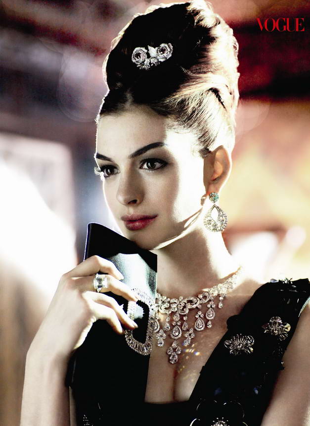 Anne Hathaway in Glamorous Phot...